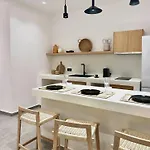 Anatelo House