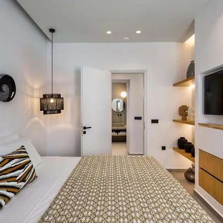 Anatelo House * ثيرا