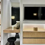 Anatelo House *