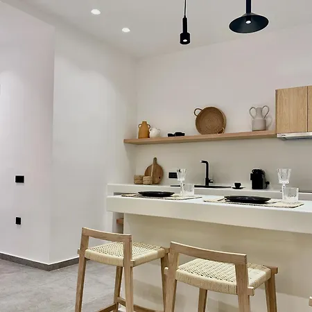 Anatelo House